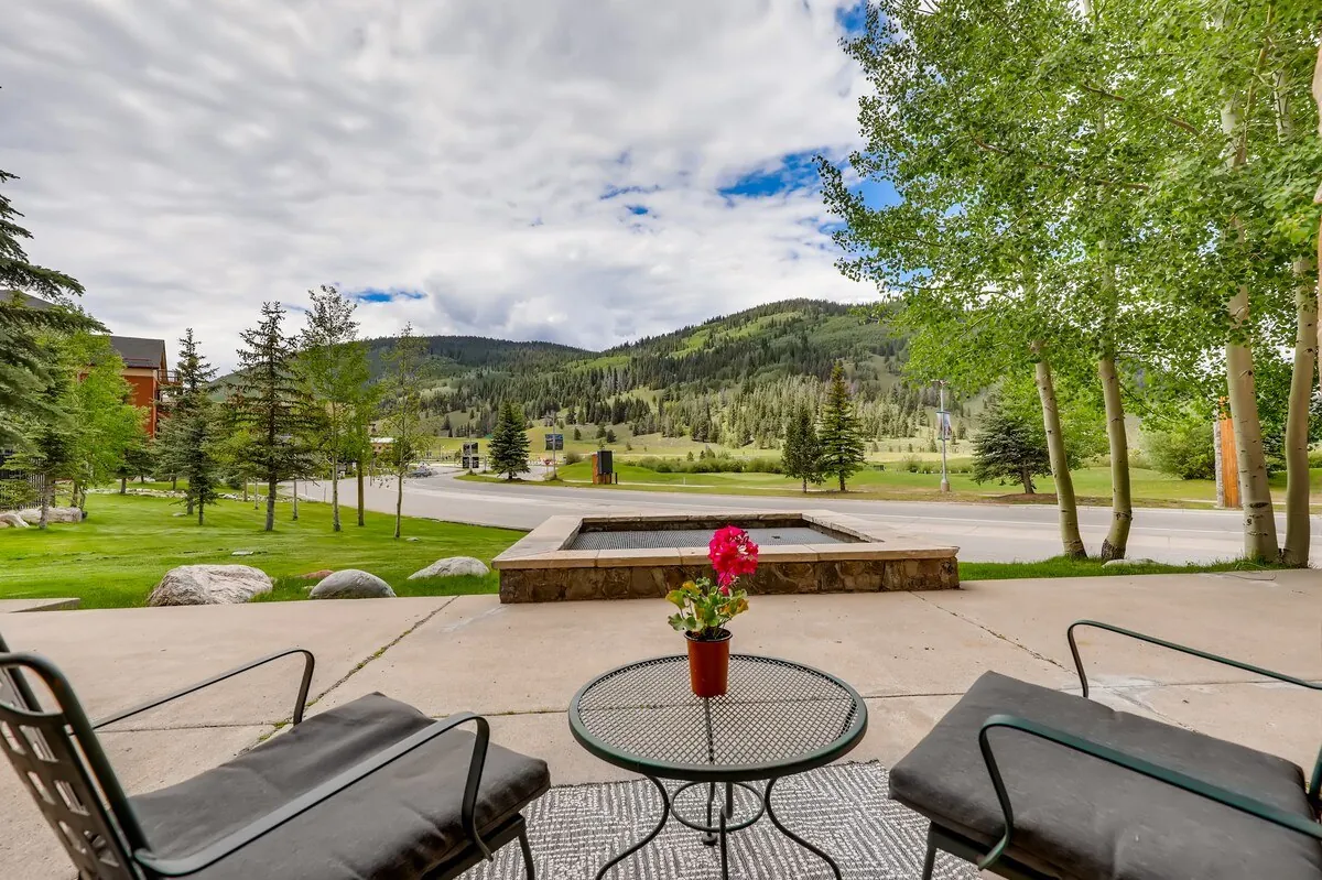 Patio and mountain setting at a Lark Mountain vacation rental